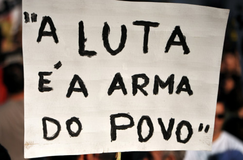 No final de Agosto, um grupo de cidadãos convocou para o dia 15 de setembro uma manifestação em Lisboa, porque “é preciso fazer qualquer coisa de extraordinário” contra a “austeridade que nos impõem e que nos destrói a dignidade e a vida”. Foto de Paulete Matos.