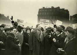 Léon Blum na manifestação de 12 de fevereiro de 1934. Léon Blum na manifestação de 12 de fevereiro de 1934.