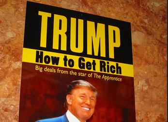 Pormenor da capa do livro de Trump: Como enriquecer.