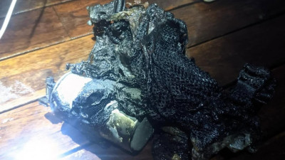 Engenho explosivo lançado contra o Alma, barco da Flotilha para Gaza.