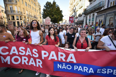 Mariana Mortágua na manifestação Casa para Viver.
