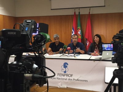 Dirigentes da Fenprof em conferência de imprensa. Foto da Fenprof.