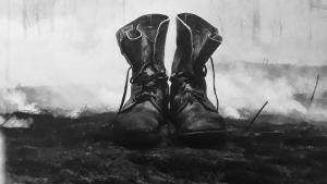 Imagem que figura na capa da última edição do livro Nó Cego, de Carlos Vale Ferraz.