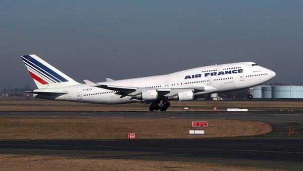 Avião no Aeroporto Charles de Gaulle em Paris. Foto de Andrew E. Cohen/Flickr.