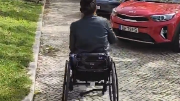Captura de ecrã de um vídeo de @especierarasobrerodas.