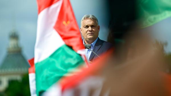 Orbán em comício de campanha