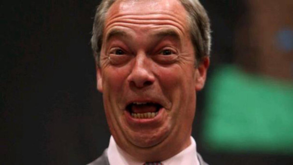 Farage reagindo à eleição de mais uma deputada do seu partido.