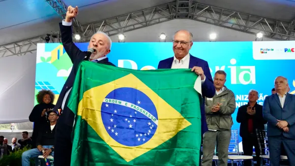 Lula  com o vice-presidente Geraldo Alckmin. Foto de Cadu Gomes/VPR 