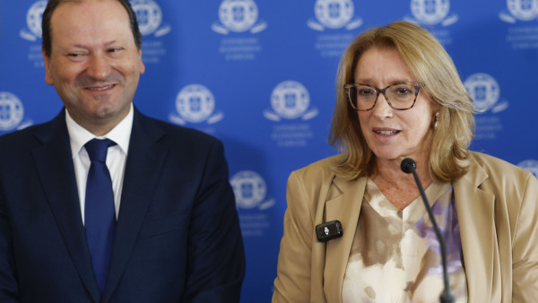 Ministra do Trabalho, Solidariedade e Segurança Social, Maria do Rosário Palma Ramalho com o secretário de Estado do Trabalho, Adriano Rafael Moreira no final da reunião da Comissão Permanente de Concertação Social.