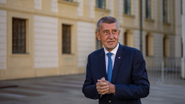 Babis este domingo, antes de reunir com o presidente. Foto de MARTIN DIVISEK/APA.
