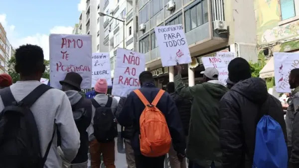 Manifestação de migrantes em Lisboa. Foto de Mariana Carneiro.