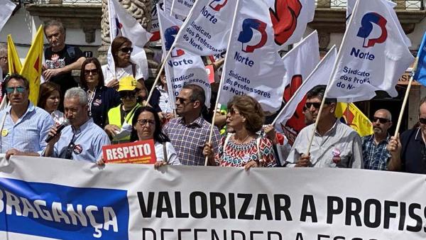 Professores em protesto esta segunda-feira em Bragança na última semana da greve rotativa por distritos. Foto da Fenprof.