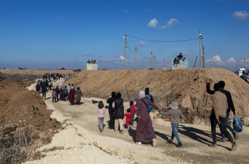 Palestinianos regressam a Gaza durante o cessar-fogo