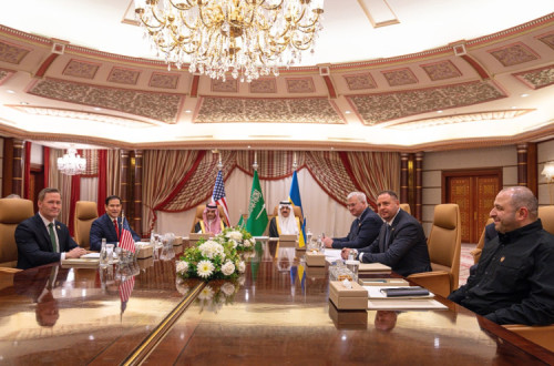Mesa de negociações EUA/Ucrânia em Jeddah.