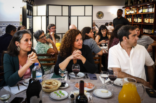 Isabel Mendes Lopes e Marisa Matias num almoço-comício em Loures.