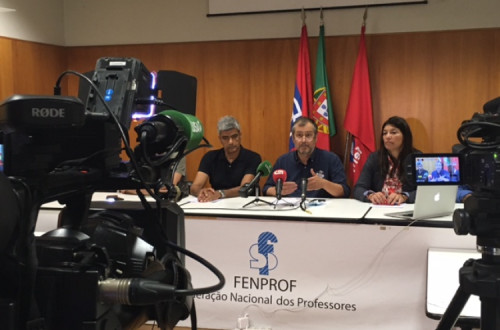 Dirigentes da Fenprof em conferência de imprensa. Foto da Fenprof.