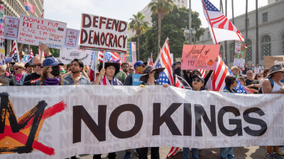 Manifestação do No Kings Day em Los Angeles.